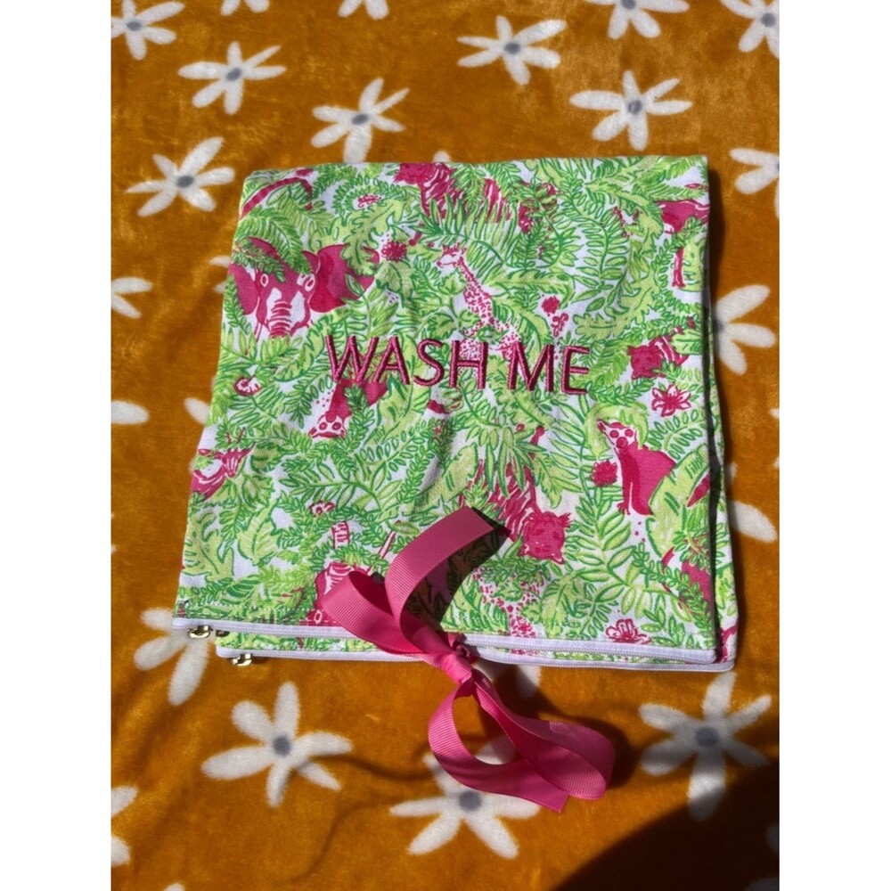 NWOT Lilly Pulitzer Green/Pink Tropical Floral WASH/WEAR ME Zipper Travel Pouch